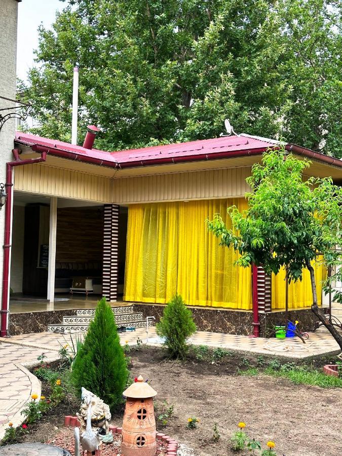 Sultan Saray Hostel Osh Bagian luar foto